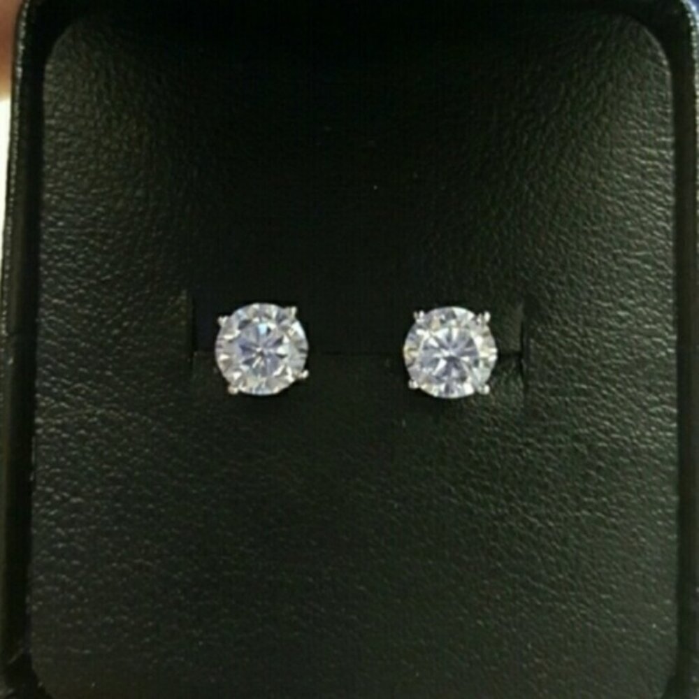 18k Classic round stone Swarovski Elements Stud Women earrings